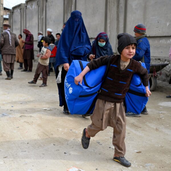 Forse bezuinigingen ontwikkelingshulp, maar 'versterken vrede en veiligheid levert ook bij aan Nederland'