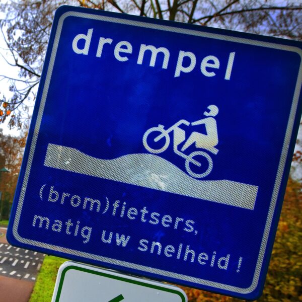 Wat komt er allemaal kijken bij de aanleg van een verkeersdrempel?