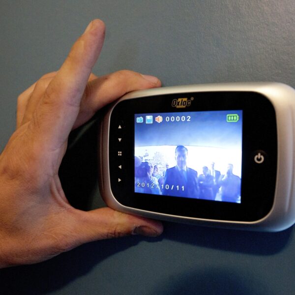 Kritiek op oproep politie voor videodeurbellen: 'Belangrijk dat we onbespied over straat kunnen'