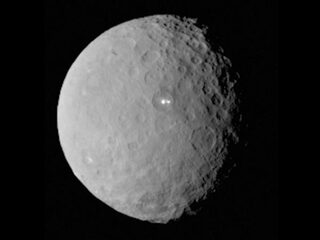 Bouwstenen gevonden op dwergplaneet