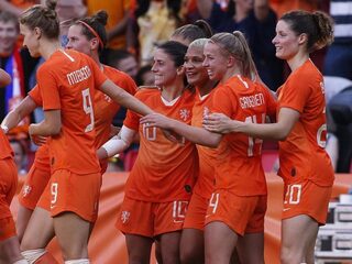Oranje met ruime zege op Australië naar WK