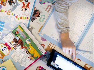 Kinderen in azc's geen onderwijs door gebrek aan wifi of laptop