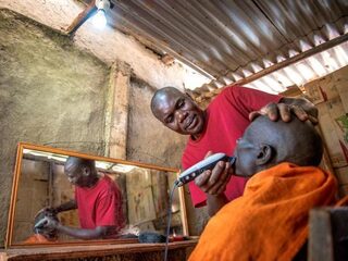 Solar energie verovert Kenia: 'Deze elektriciteit heeft ons leven echt veranderd'