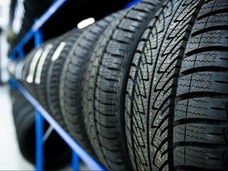 'Half miljoen automobilisten rijden nog op winterbanden'