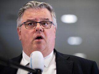 Voorzitter Veiligheidsberaad Bruls wil terug naar het kabinet om voetbalregels: ‘niet te handhaven’