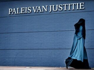 Boerkabuddie: Agressie online tegen boerkadragers 'beangstigend'