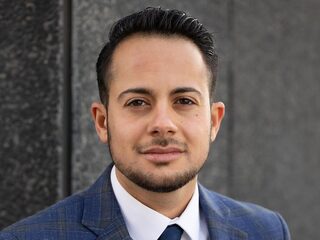 Mounir Samuel: 'Wat gebeurt er in dit welvarende land waar eenzaamheid de grootste ziekte is?'