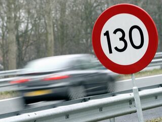 Uitstoot van CO2 omlaag? Dan de maximumsnelheid ook