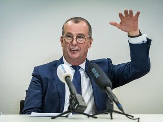 Waar Hans Alders komt, wordt gevlogen