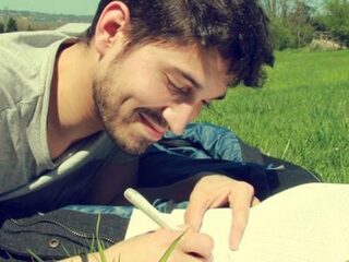 Stuur je favoriete gedicht in voor Domweg Gelukkig in de Taalstaat