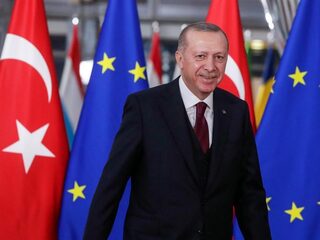 Waarom Erdogan plots weer met Europa flirt