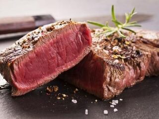 De nep-biefstuk komt eraan!