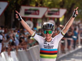 Van Vleuten wint eerste WorldTour-wedstrijd in bijna vijf maanden