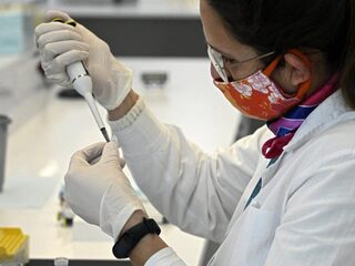 Coronavaccins staan voor laatste horde: beoordeling van start