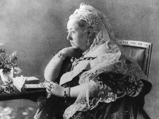 Deze Dag Toen: Waarom koningin, als je keizerin kunt zijn?