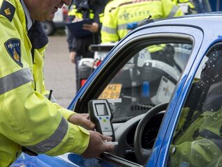 Stand.nl: Het toegestane alcoholpromillage in de auto moet naar nul