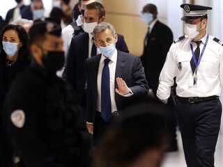 Oud-president Frankrijk Sarkozy krijgt jaar cel voor corruptie in Frankrijk