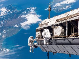 Luchtlek in ISS gevonden, nu de reparatie nog