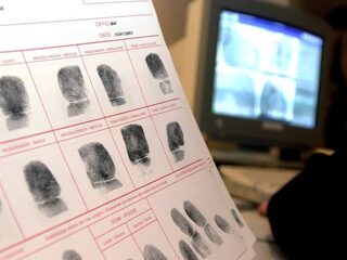 Jonge asielzoekers belanden nog steeds op straat door foute leeftijdsregistratie