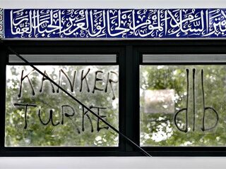 Waarom Nederlanders zo grof zijn op social media? Schelden zit in onze cultuur