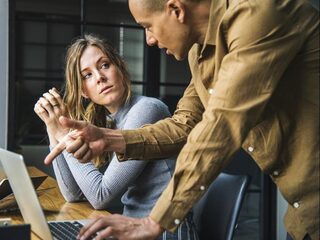 Veilig je mening geven op je werk: zo leer je dat