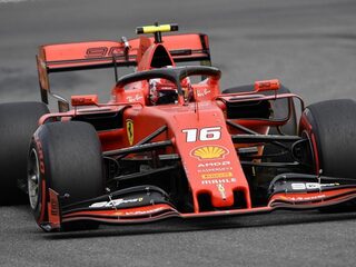 Eerste GP-zege Leclerc, Verstappen in eerste ronde klaar