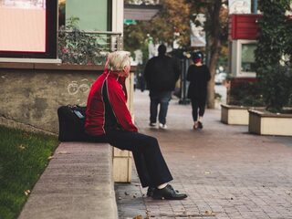 Babyboomers versus millennials: wie heeft het zwaarder?