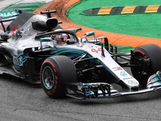 Hamilton troeft Räikkönen af, Verstappen vijfde na straf