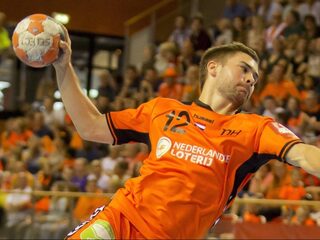 Na vrouwen mikken ook handbalmannen op historie