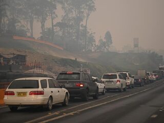 Oproep aan duizenden toeristen aan Australische kust: vlucht voor natuurbranden