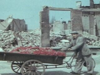 Unieke kleurenbeelden van na vergissingsbombardement Den Haag teruggevonden