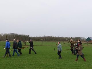 Bomen planten tegen parkeerplaats: Tilburgse guerilla bosbouwers tegen kap