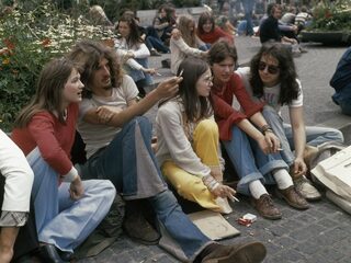 Waarom de jeugd zich nog altijd braaf aan alle maatregelen houdt