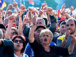 Oppositieleider Armenië waarschuwt voor 'politieke tsunami', protesten houden aan