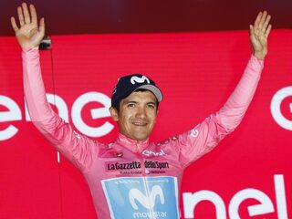 Richard Carapaz brengt roze trui naar Verona, Mollema vijfde