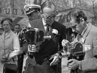 Kijken in de filmzaal waar prins Bernhard Rambo keek