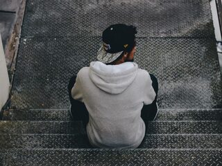 Stand.nl: Ouders moeten hun ontspoorde kinderen aangeven bij de politie