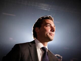 Baudet gaat vliegreis met privéjet overleggen met Kamervoorzitter Arib