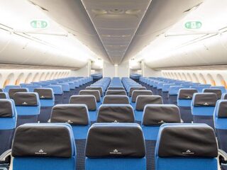 'Regelgeving nodig voor beenruimte in vliegtuig'