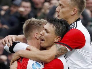 Sterk Feyenoord bezorgt koploper PSV eerste competitienederlaag