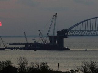 Nederlandse bedrijven bouwen mee aan omstreden brug naar de Krim