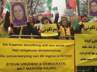 Protest bij Iraanse ambassade in Den Haag tegen regime