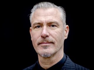 Eric Corton schreef passiehoorspel 'Over Lijden': 'We hebben afgelopen jaar behoorlijk wat geleden'