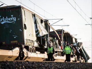 Zes doden en zestien gewonden bij ongeluk met trein op Deense brug