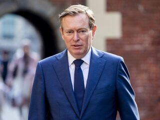 Krijgt minister Bruins de farmaceuten echt op de knieën?