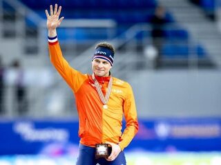Schaatser Sven Kramer prolongeert wereldtitel op 5000 meter