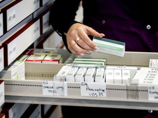 ‘Meer concurrentie onder farmaceuten leidt tot goedkopere medicijnen’