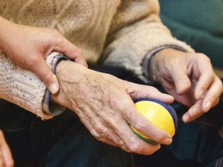 Gemeente laat mantelzorger opdraaien voor kosten begrafenis