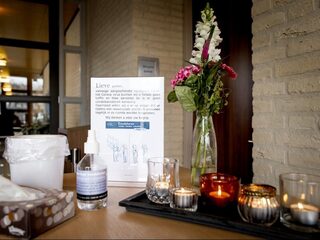 'Raakt je dat je met dierbaren naar crematorium gaat en echtgenote niet aanwezig kan zijn'