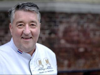 Robèrt van Beckhoven legt uit hoe je de beste Tiramisu maakt